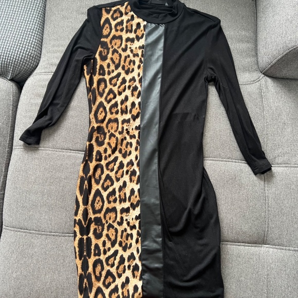 Multiple dresses - Picture 7 of 12